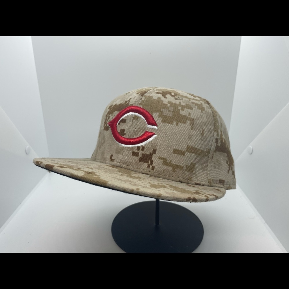 Cincinnati Reds Digital Camo Hat Size 7 Fitted